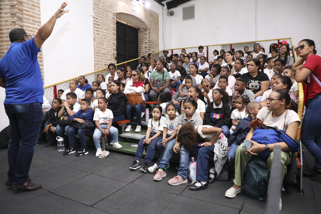 Edeeste impactó más de 5 mil estudiantes y adultos con charla de eficiencia energética en primer semestre 2025