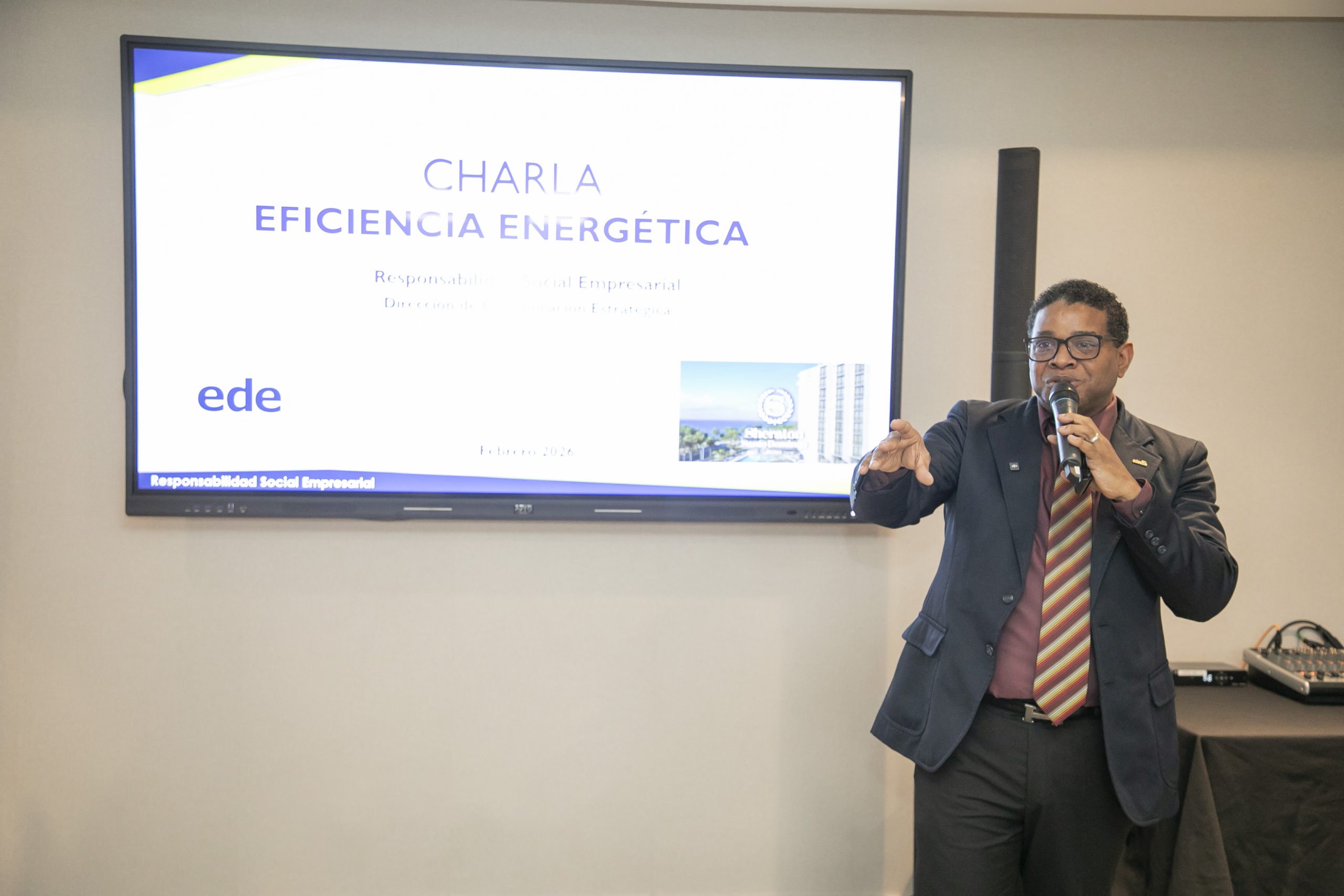 Edeeste comparte charla de Eficiencia Energética a colaboradores del Hotel Sheraton Santo Domingo