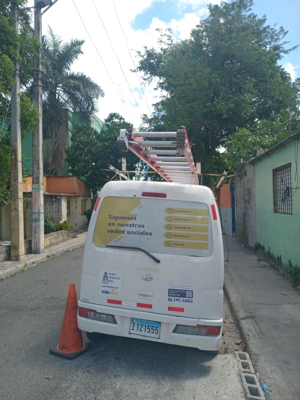EDEEste informa detención de dos técnicos por conexión eléctrica no autorizada en San Pedro de Macorís