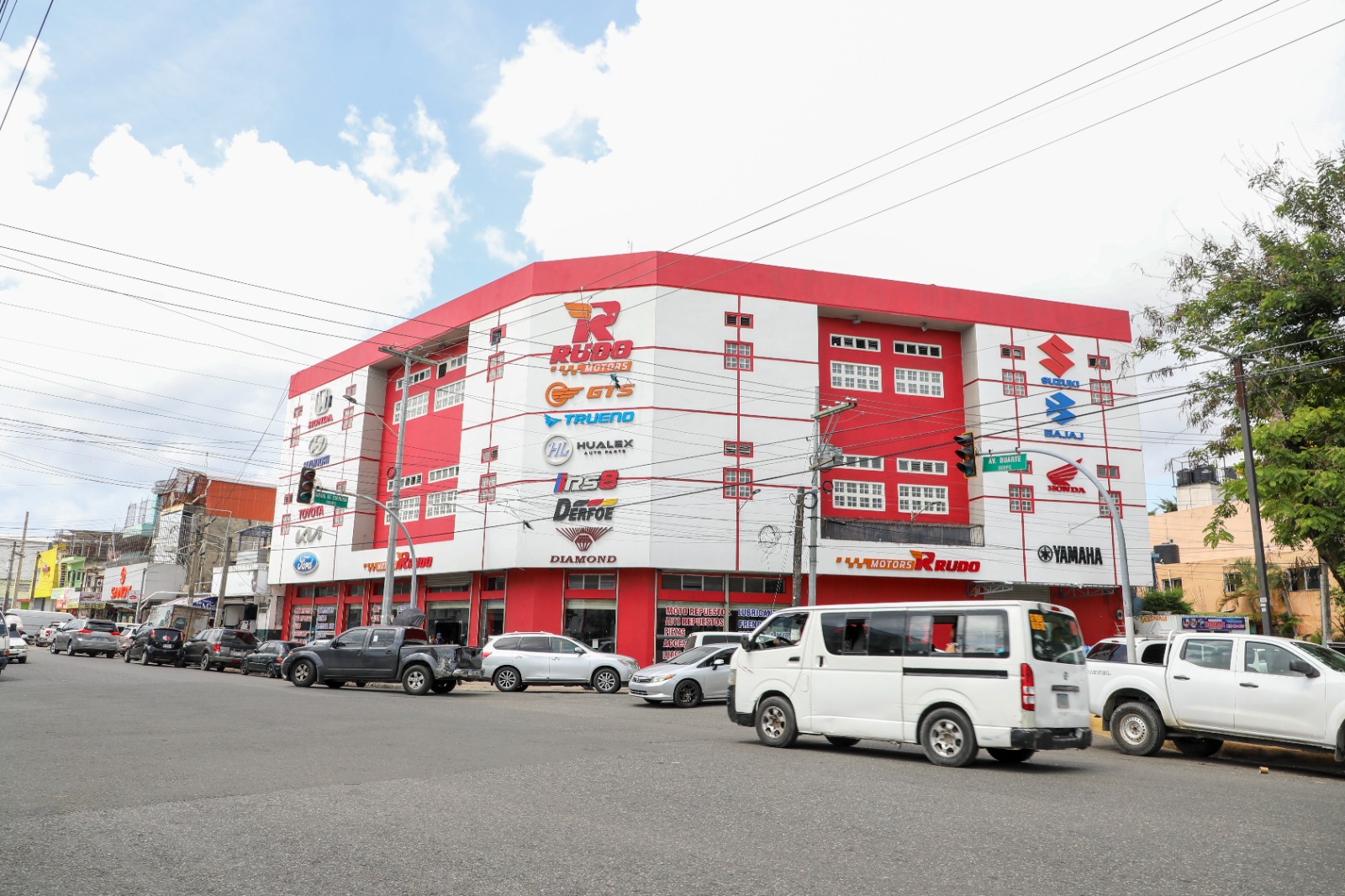 Edeeste desmantela conexión irregular de empresa en sector Villas Agrícolas