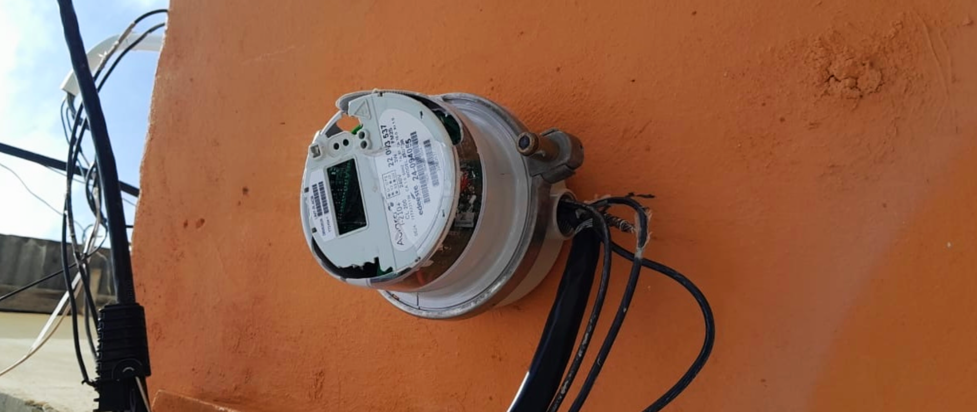 Edeeste denuncia vandalismo contra medidores instalados en Quisqueya y Santa Fe