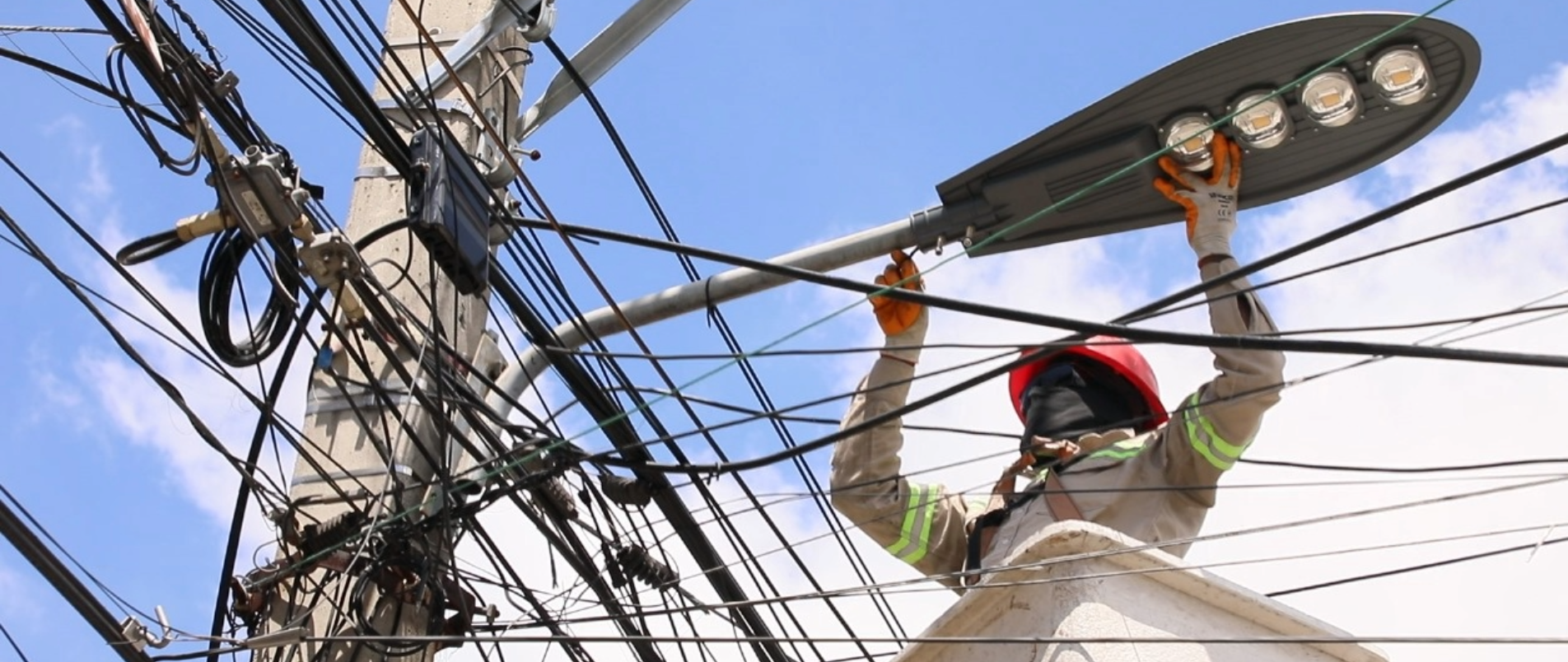 Edeeste e Interior y Policía iluminan las calles del sector Capotillo en el Distrito Nacional