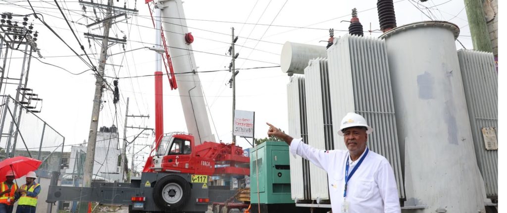 EDEESTE instala nuevo transformador de potencia y construye un nuevo circuito en La Caleta