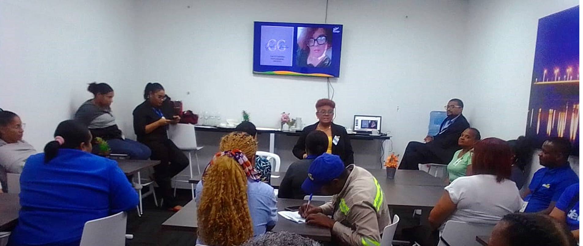 Colaboradores de Edeeste reciben Taller de Etiqueta y Protocolo por parte del Infotep