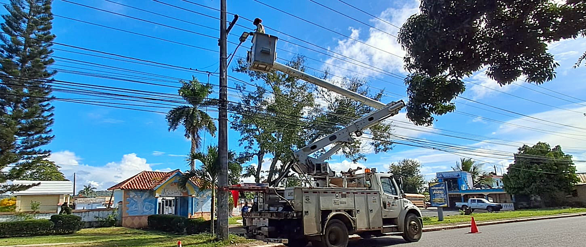 Edeeste pone en marcha un plan enfocado en apagar luminarias sobreencendidas