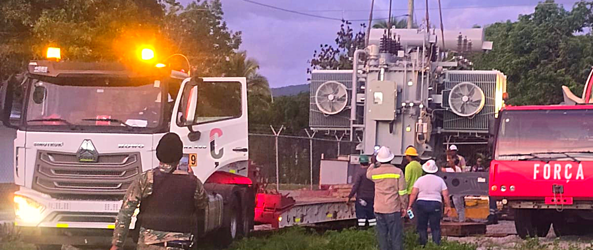 Edeeste traslada transformador de potencia hacia Miches y aclara incidente que involucró al síndico de Nisibón durante operativo técnico