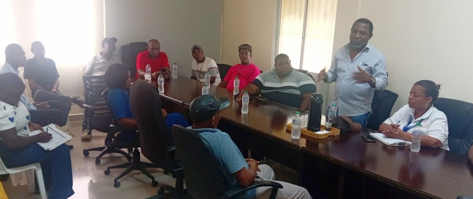 Edeeste refuerza contacto directo con comunidades para atender averías y explicar situación actual