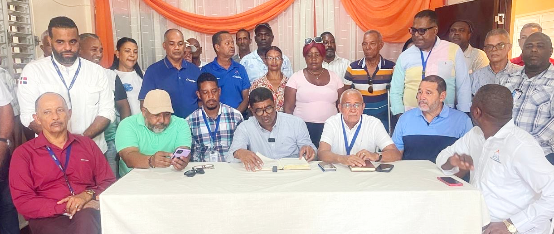 Edeeste acuerda con comunitarios y autoridades mejoras en el servicio eléctrico en la zona sur de Higüey