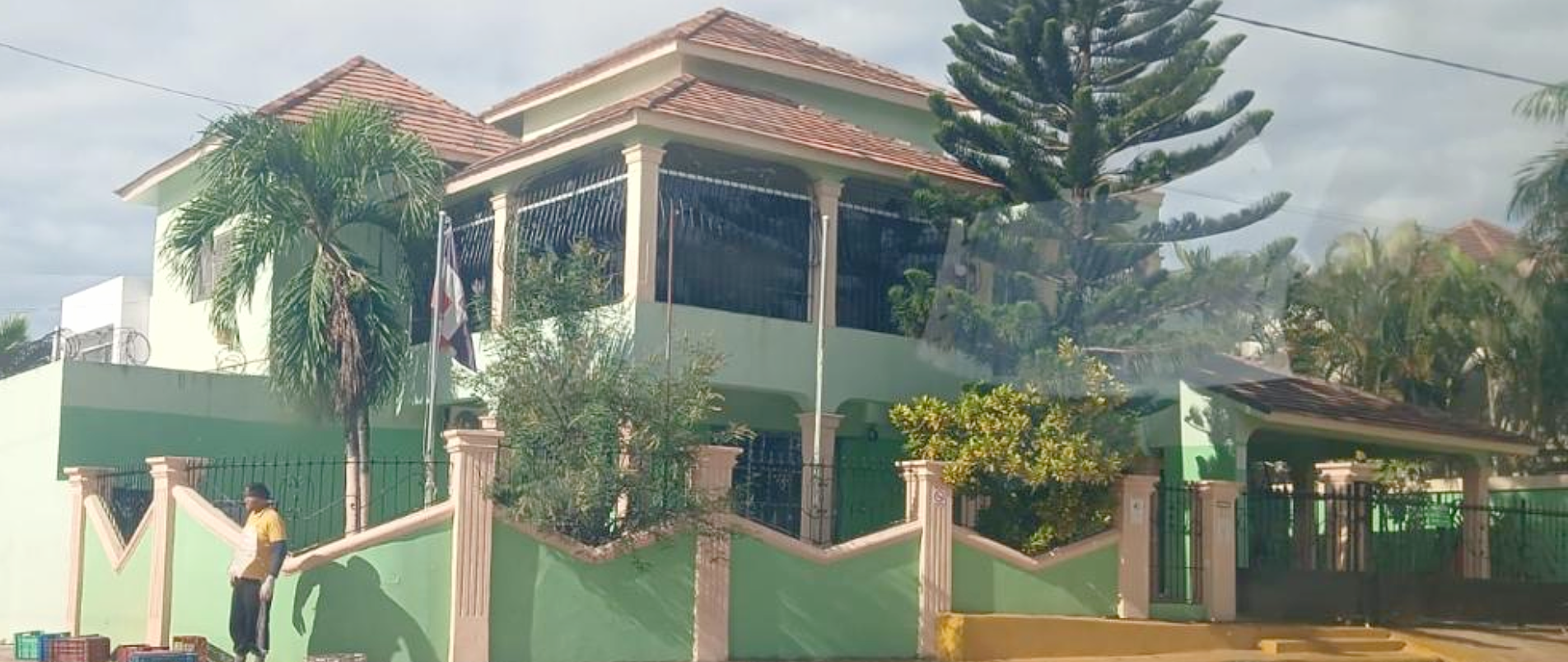 Pastor amenaza a brigadistas de Edeeste tras detectarse reincidencia con conexión ilegal en Higüey