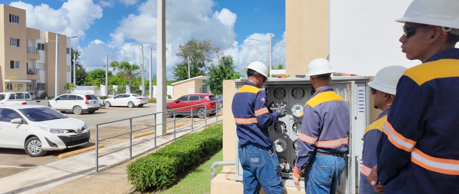 Edeeste desmantela 26 conexiones directas en condominio de Los Llanos, San Pedro de Macorís