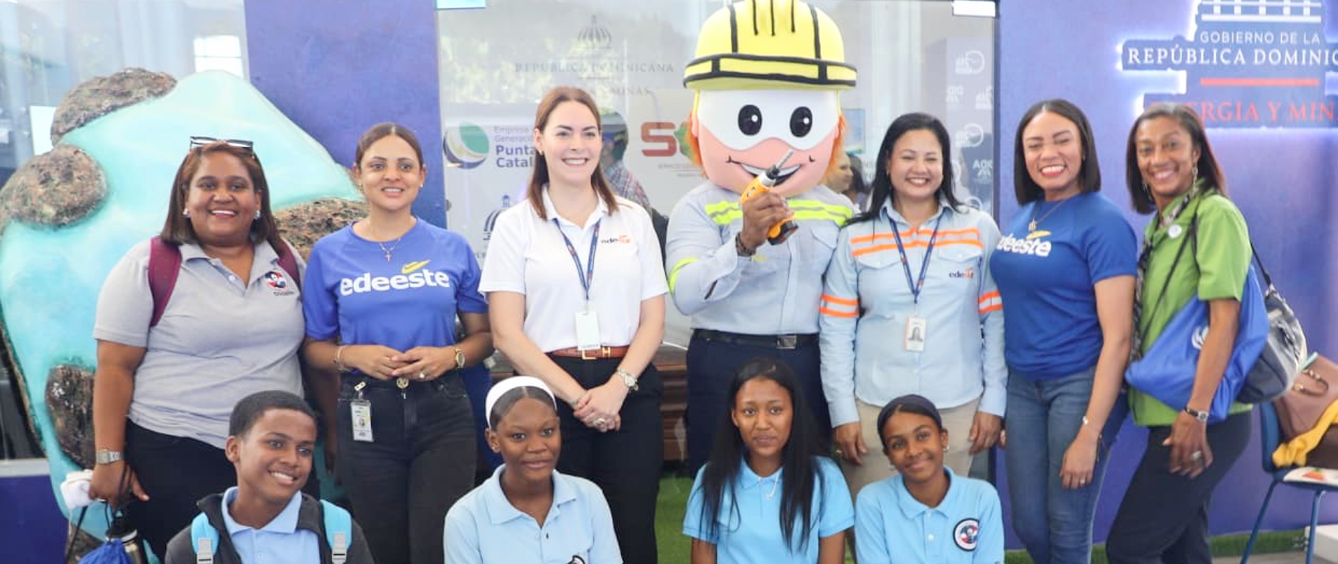 EDES dictan charla sobre eficiencia energética en la Feria del Libro 2025