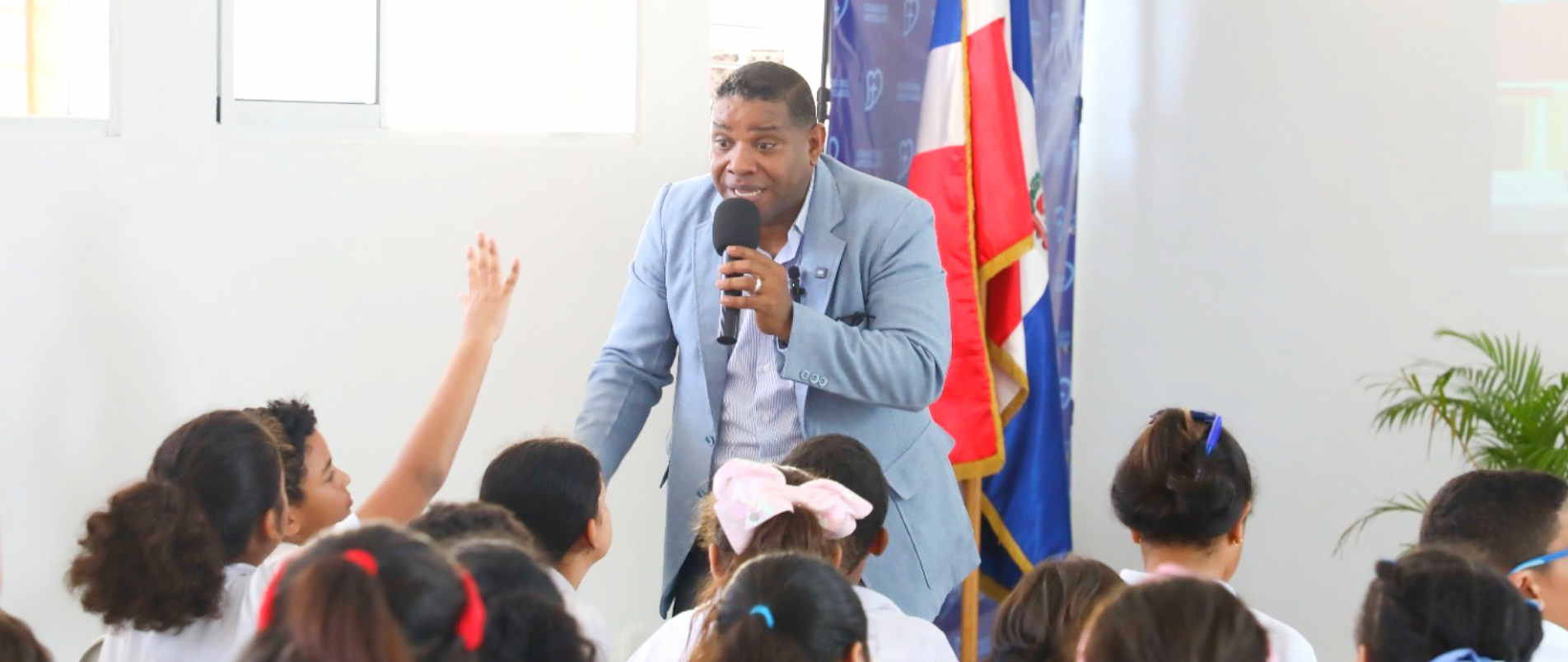 Edeeste lleva charla de eficiencia energética a la Armada Dominicana y al Colegio del Apostolado