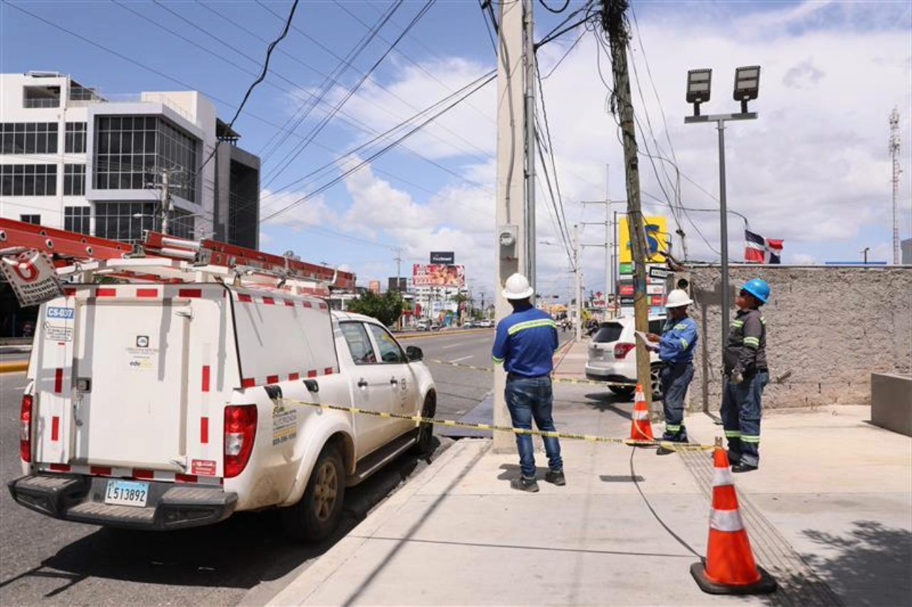 EDEESTE normaliza más de 22 mil clientes y desmantela cerca de 8 mil conexiones ilegales durante septiembre