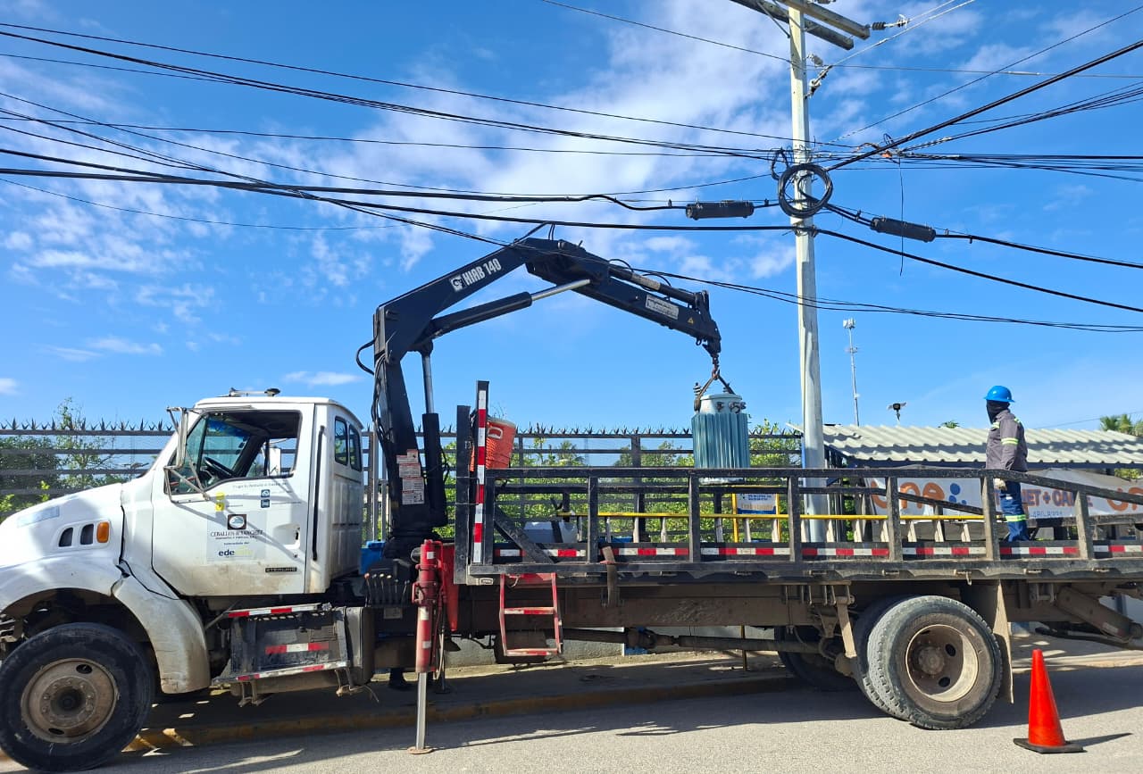Edeeste desmantela transformador ilegal vinculado a propiedades del reconocido pelotero Alfonso Soriano en Quisqueya