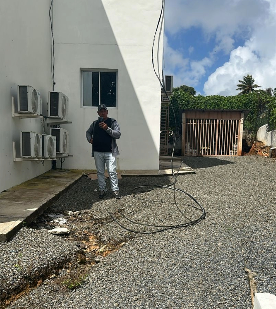 Edeeste desmantela conexión irregular en el Ayuntamiento de El Cedro de Miches y en residencia de la alcaldesa