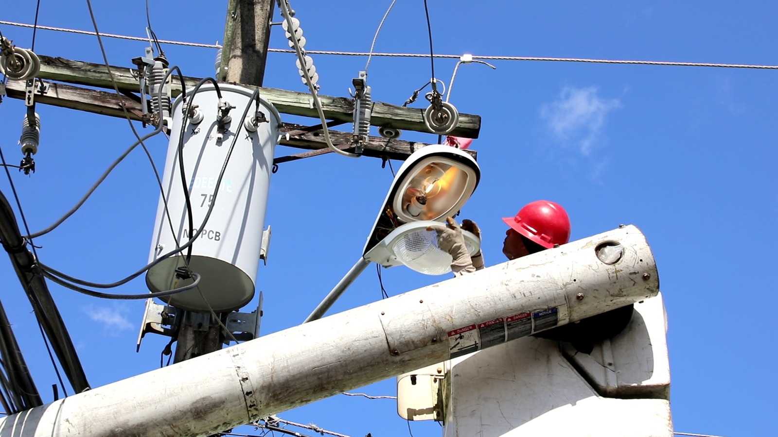 EDEESTE invierte más de RD$57 millones en alumbrado público para fortalecer la seguridad ciudadana y vial