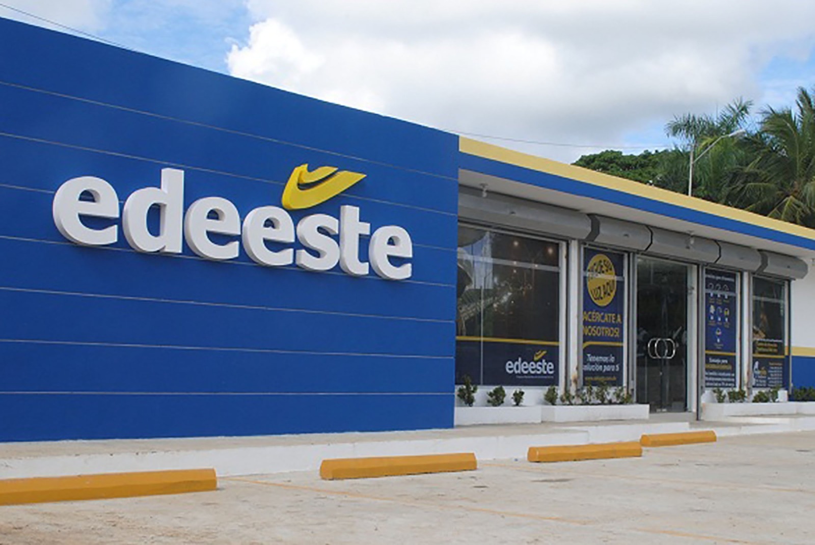 EDEESTE instala nuevo transformador en Los Caños y reitera llamado a la regularización del servicio eléctrico