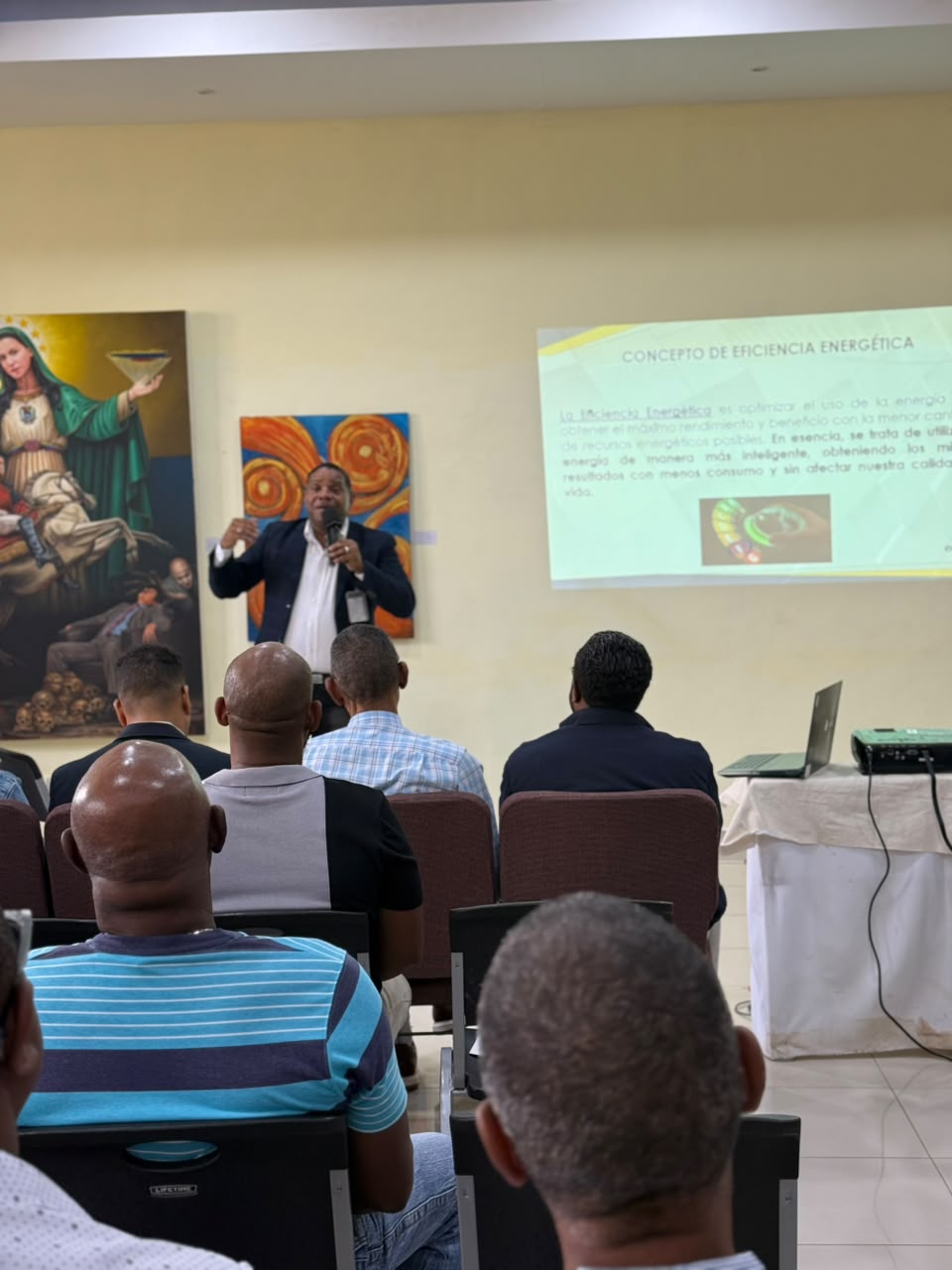 Edeeste fortalece la cultura energética entre periodistas y comunicadores de San Pedro de Macorís
