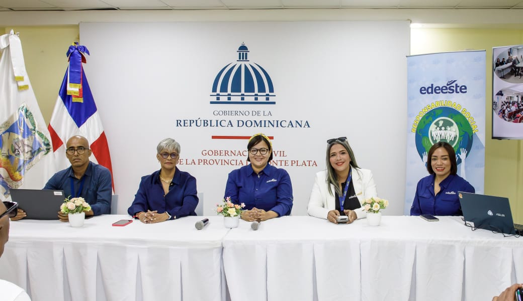 Edeeste imparte charla sobre eficiencia energética a periodistas y dueños de medios de Monte Plata; generan vínculo directo