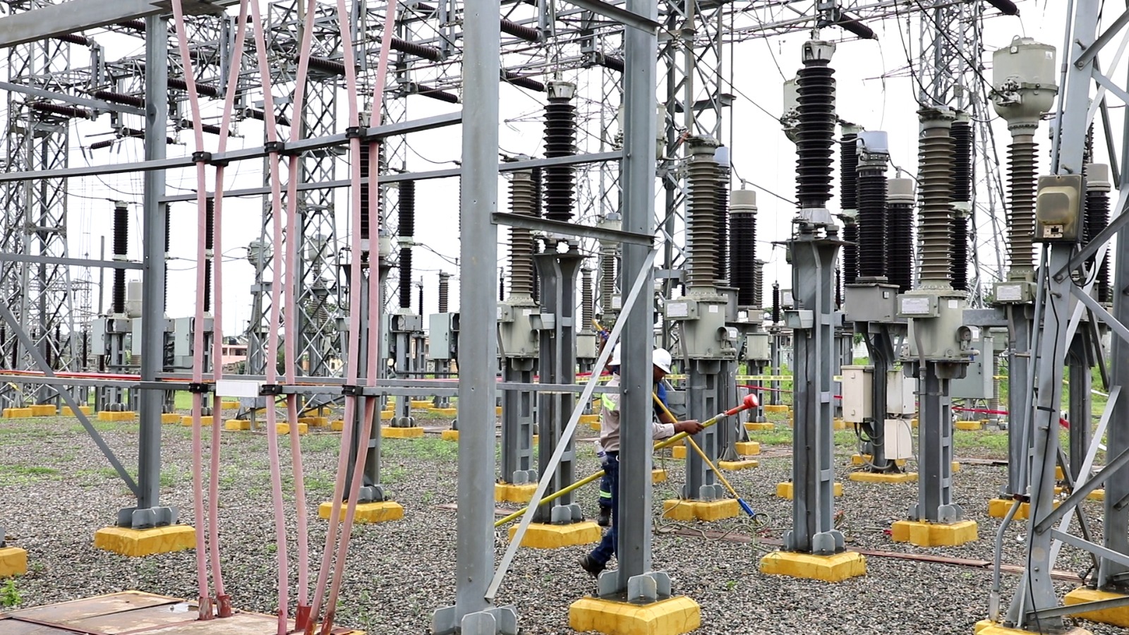 EDEEste explica sobrecarga registrada en circuitos de Hainamosa y destaca inversiones para fortalecer la red eléctrica