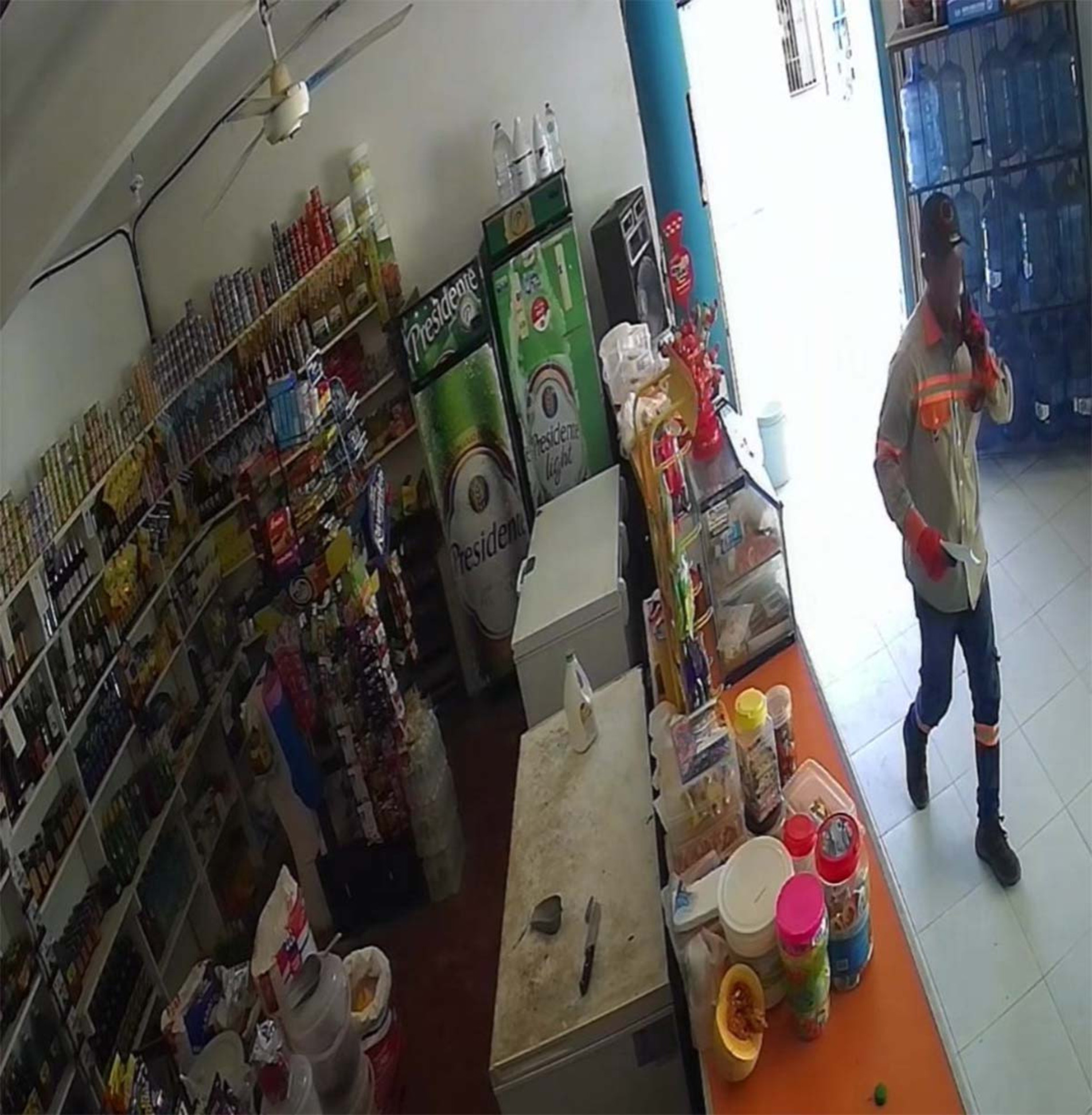 Policía Nacional detiene hombre se hacía pasar por contratista de Edeeste para extorsionar comercios